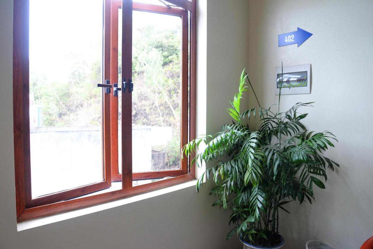 Ahoj Guest House Ha Long Bagian luar foto
